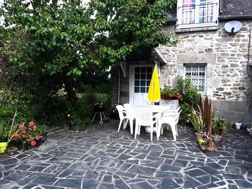 Ker Jerome - Traditional Stone Breton Cottage Near To Dinan Trelivan Exteriör bild